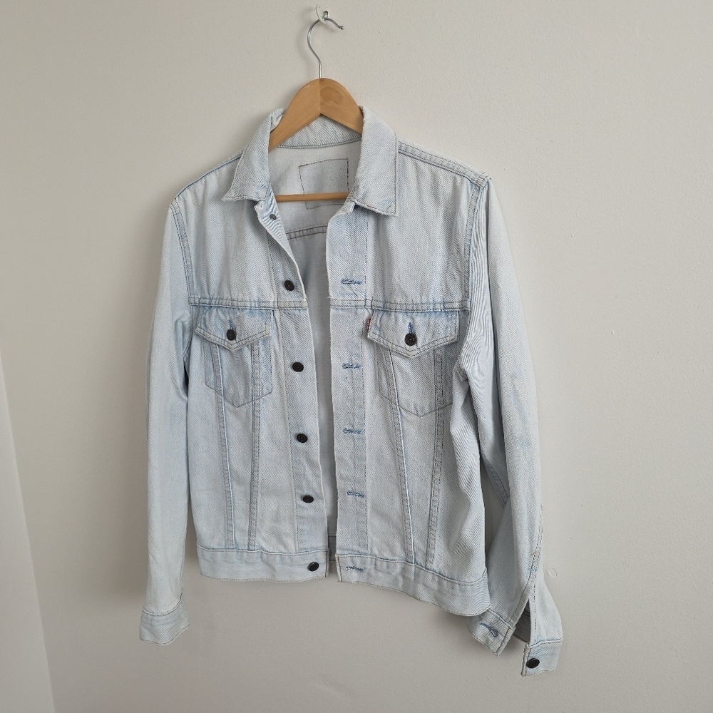 Vintage Levis Light Wash Denim Jean Jacket - Picture 5 of 10